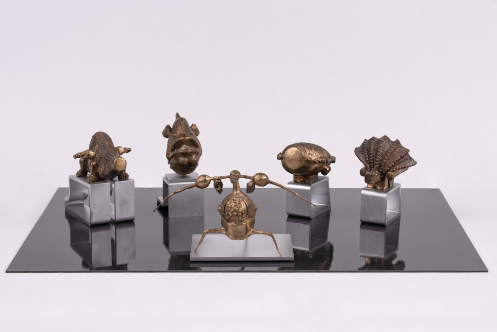 Invasion.-2022.-Bronze-Stahlsockel, farbig. Sockelplatte 40 x 50 cm. Foto: Frank Höhler